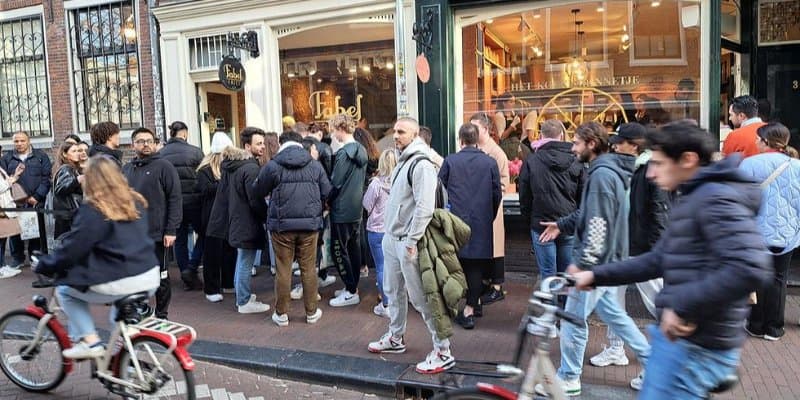 Amsterdamda TikTok məşhuru patates mağazası bağlanma təhlükəsi ilə üzləşir