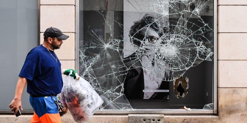 Fransada turizm və iaşə sektoru hökumətdən təhlükəsizlik və təcili dəstək tələb edir
